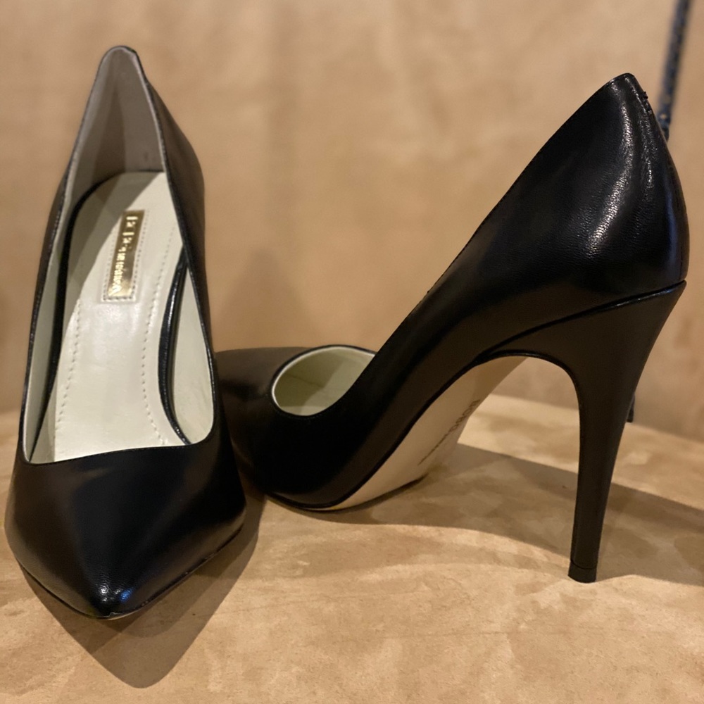 BCBG Classic Black Pumps